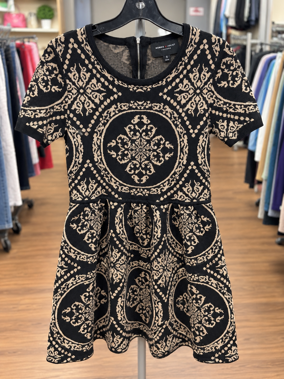 Romeo + Juliet Couture Black & Beige Knit Dress – Size S