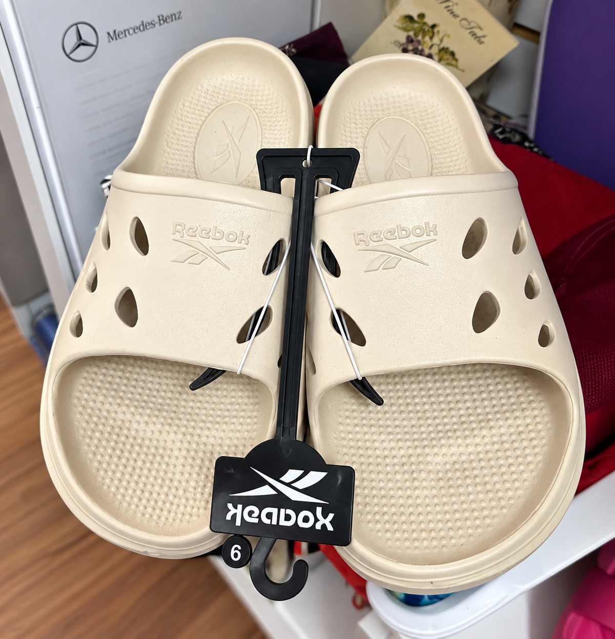 Reebok Cream Slide Sandals – Size 9