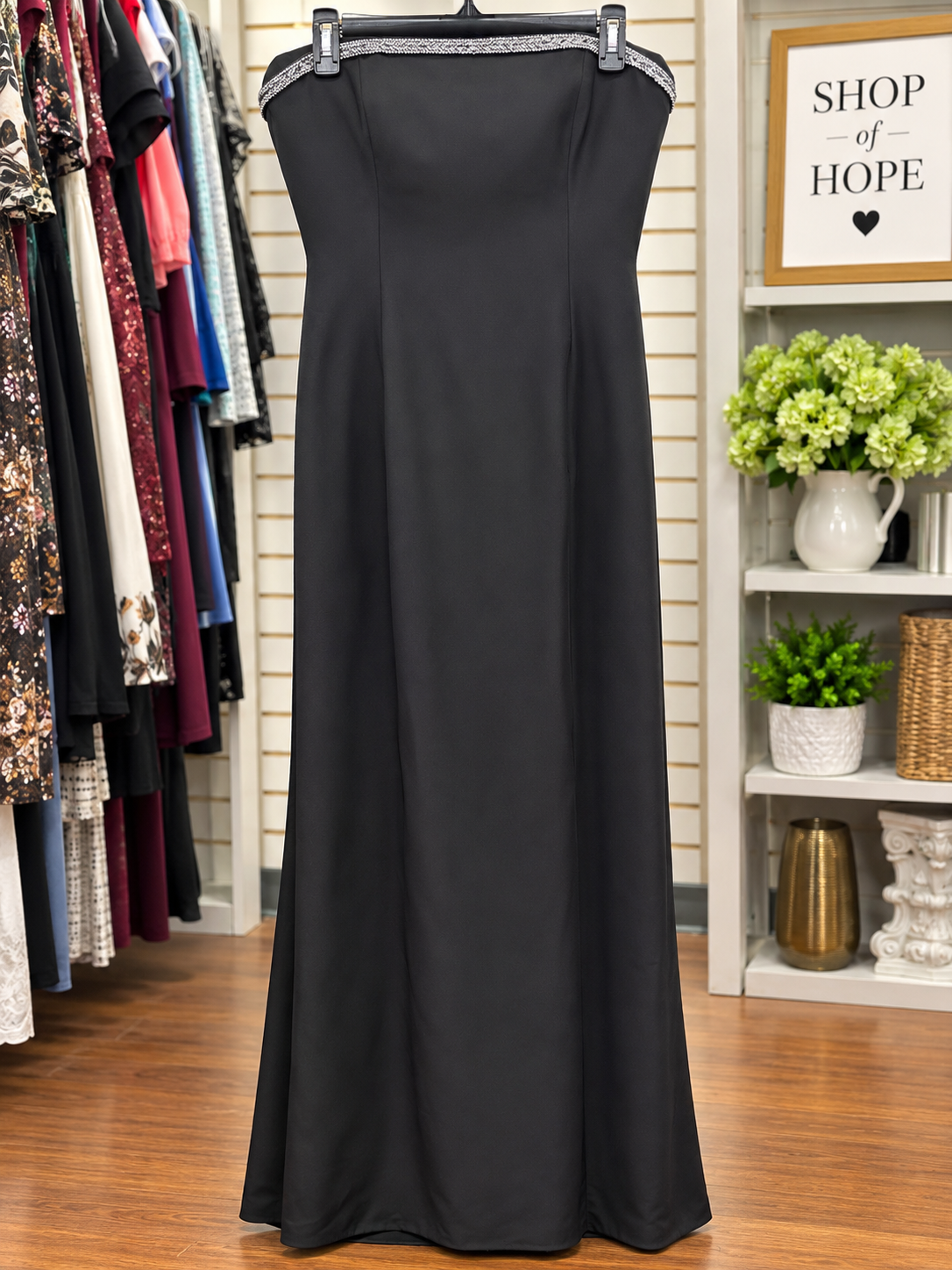 David’s Bridal Black Strapless Formal Gown – Size 10